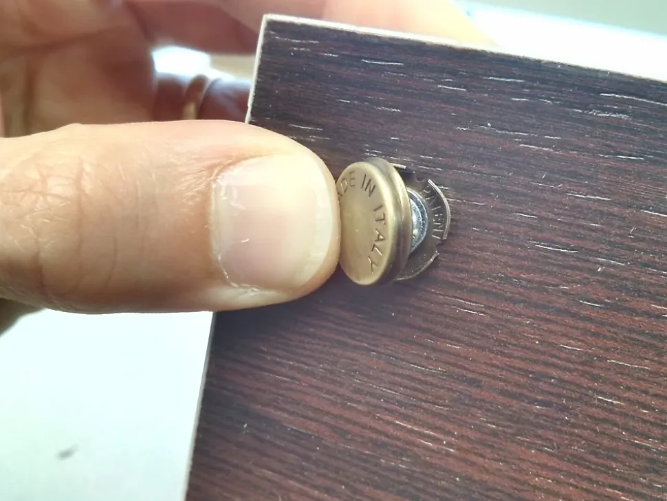 1 Kit composés de 50 cache-vis nickel brillant