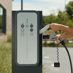 Borne de recharge pour voiture électrique Witty Share 7 kW avec RFID. OCPP et compteur MID - HAGER - XEV1R07T2M1