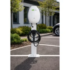 Borne de recharge véhicule électrique 7kW intelligente, compacte et sécurisée, fixation murale ou sur un poteau livré en option