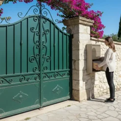 Boîte aux lettres murale taupe en acier galvanisé avec cylindre de sécurité et 2 clés