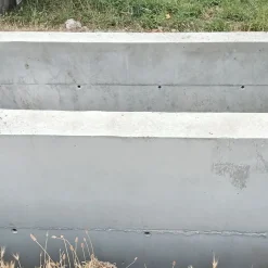 Bouchon d'étanchéité hydro-expansible pour tubes muraux. Se dilate avec l'eau, obturant les trous dans murs après le décoffrage