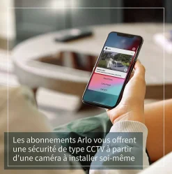 Caméra de vidéosurveillance sans fil Arlo Essential Spotlight 1080p blanche, lot de 3