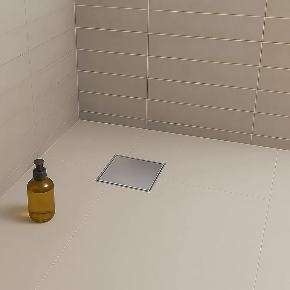 Caniveau de douche carré inox CARA 25 x 25 cm avec siphon anti-odeurs, drainage 36l/min, hauteur réglable SANIVERRE