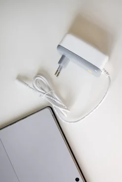 Chargeur universel Watt&Co 2000mA 16 connecteurs + USB