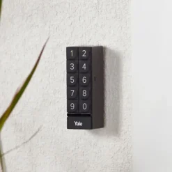 Clavier à code connecté Yale noir compatible serrure connectée
