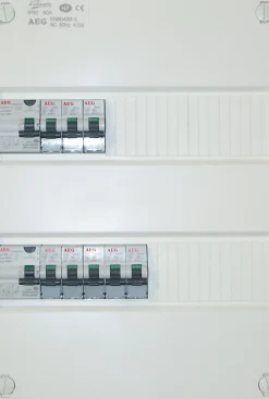 Coffret électrique prééquipé 2 rangées, 26 modules AEG