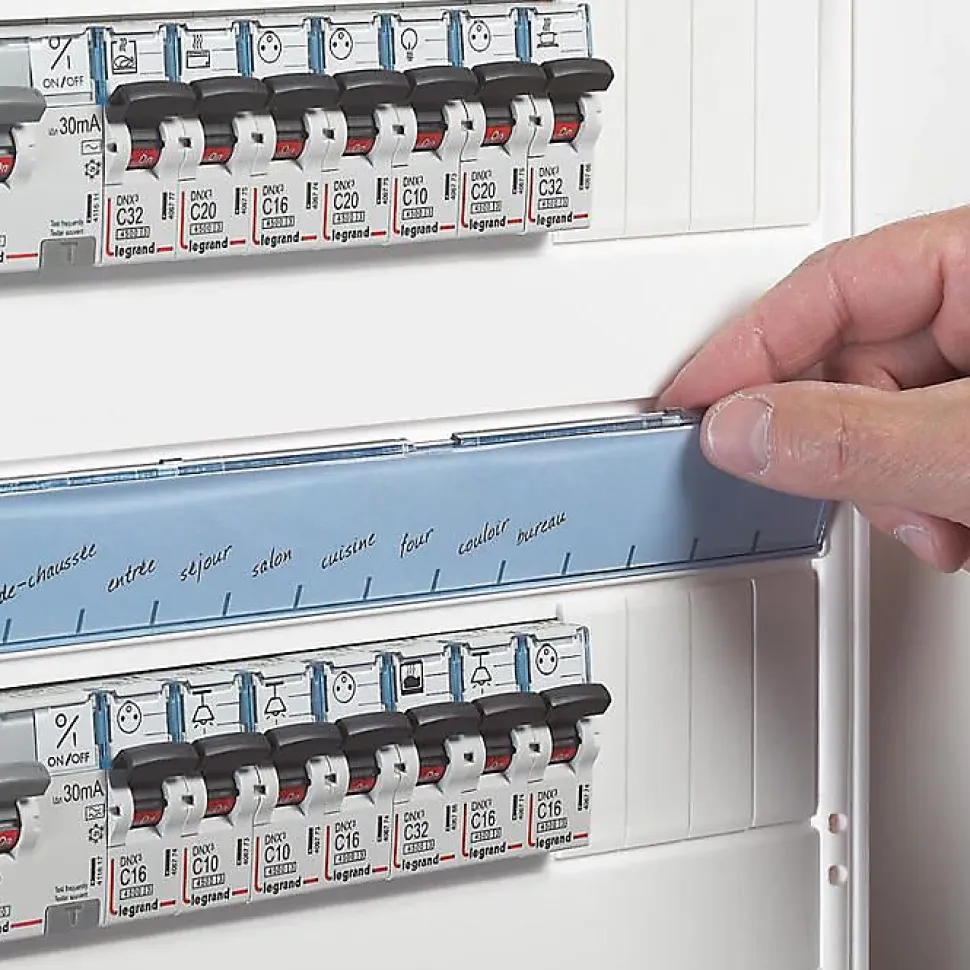 Coffret nu 39 modules 3 rangées Legrand Drivia