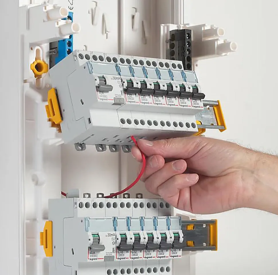 Coffret nu 39 modules 3 rangées Legrand Drivia
