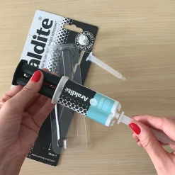 Colle haute performance epoxy à prise rapide Araldite Crystal 24 ml