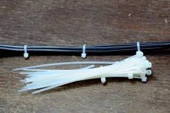 Colliers de fixation en nylon. Blancs. 4,8x300 - 100pces