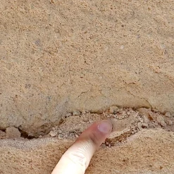 Consolidator KS Strong (25L). Compacte surfaces et murs fortement endommagés avec des glissements grès. Arrêtez la désintégration