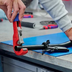 Coupe tube acier inoxydable Knipex Ø35 mm rouge et bleu