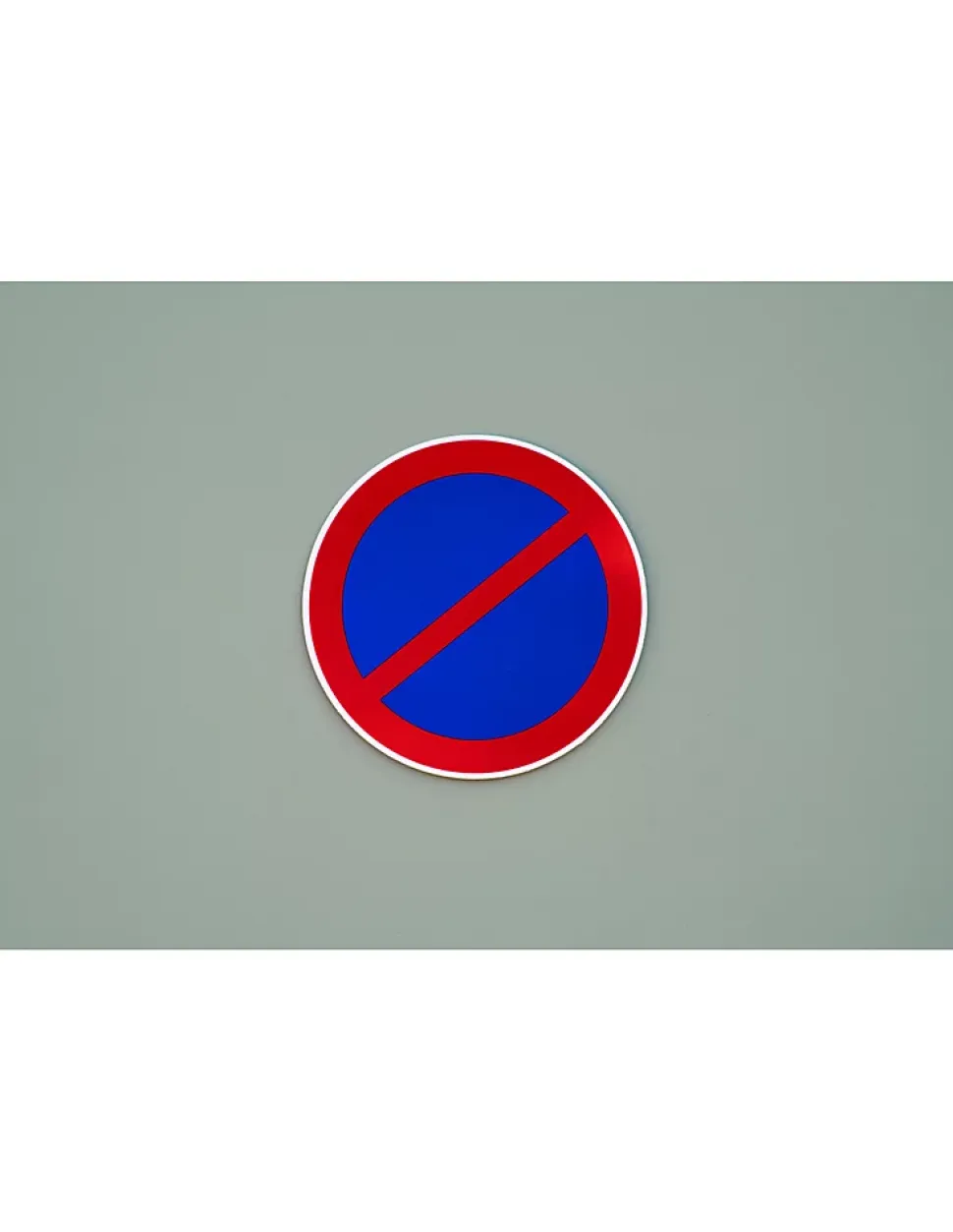 Disque de signalisation Stationnement interdit, polystyrène rigide adhésif, diamètre 180mm - THIRARD