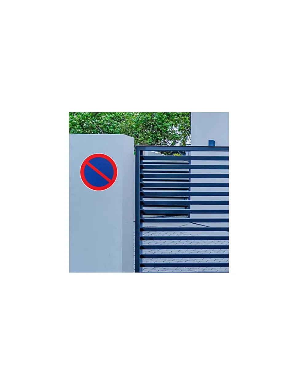 Disque de signalisation Stationnement interdit, polystyrène rigide adhésif, diamètre 180mm - THIRARD