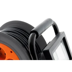 Enrouleur 4 prises + projecteur LED 15m Zenitech