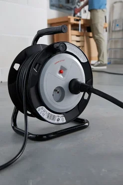Enrouleur de bricolage H05VVF 3G1mm² 2 prises 15m