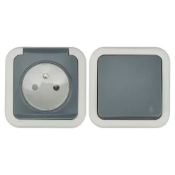 Ensemble 2 prises avec terre monobloc et 1 interrupteur va-et-vient étanche Jacobsen Malinn