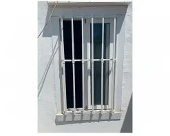 Grille de défense réglable pour fenêtre (largeur et hauteur) de 55x55 cm à 100x100 cm blanche