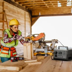 Kit Atelier Mobile RUNHOOD - 1200 W + 648 Wh + 100 W Solaire - Energie Nomade pour Chantier et Reparation