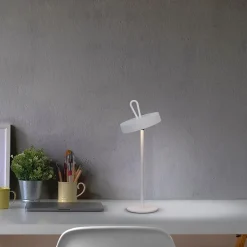 Lampe de table LED rechargeable magnétique 'ELLA' pour l'extérieur et l'intérieur, en métal et plastique blanc , hauteur 35 cm