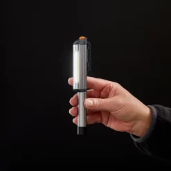 lampe d'inspection LED 120 lumens Diall aimantée autonomie 8h fonctionne avec 3 piles AAA (LR03)