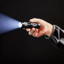 Lampe torche LED 60 lumens Diall autonomie 1h30 fonctionne avec 1 pile AA (LR6)