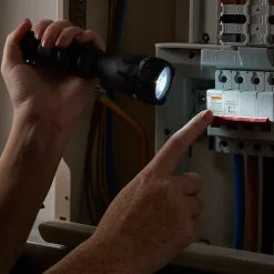 Lampe torche LED Diall 50 lumens Noir