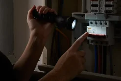 Lampe torche LED Diall 50 lumens Noir