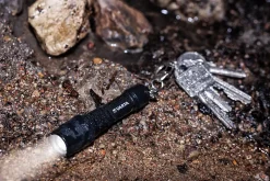Lampe torche porte-clé indestructible Varta 12 lumens