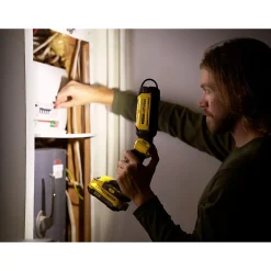 Lampe torche Stanley Fatmax SFMCL050B-XJ V20 18V (sans batterie)