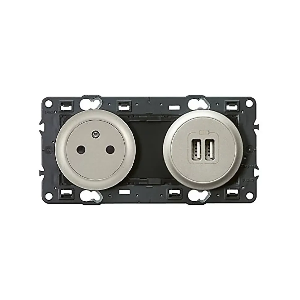 Mécanisme de prise avec terre surface lisse et prise USB Legrand Céliane titane