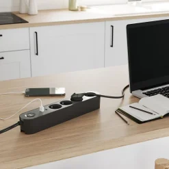 Multiprise 4 prises + 2 USB Jacobsen 1.5 m noire