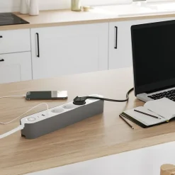 Multiprise 4 prises + 2 USB Jacobsen 1.5 m blanche