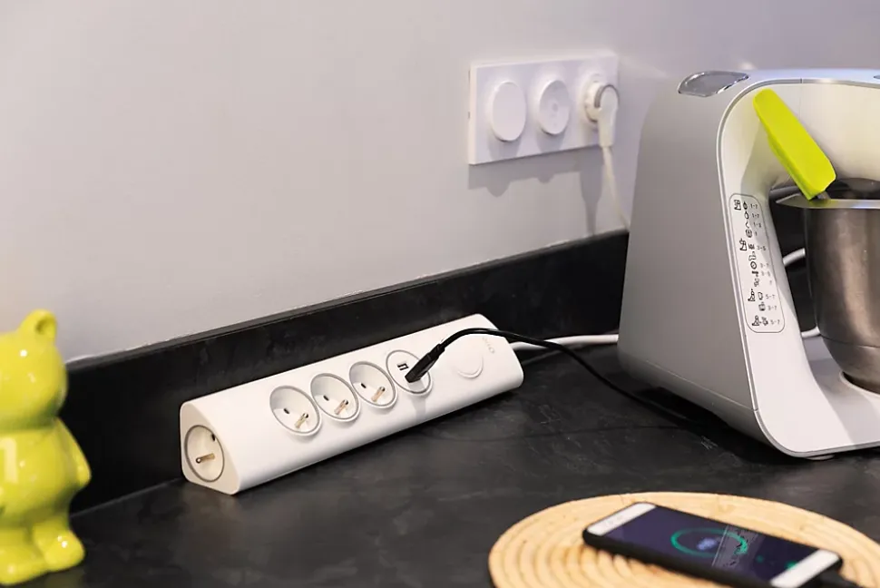 Multiprise d'angle 3 prises + 2 USB à câbler
