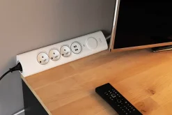 Multiprise d'angle parafoudre 3 prises + 2 USB