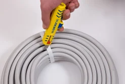 Outil dénudeur de câble Jokari pour câble Ø8 à 13 mm