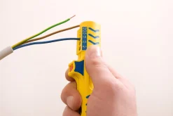 Outil dénudeur de câble Jokari pour câble Ø8 à 13 mm