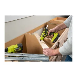 Pack RYOBI Pistolet à colle 18V One+ RGL18-0 - 1 Batterie 2.0 Ah - 1 Chargeur rapide