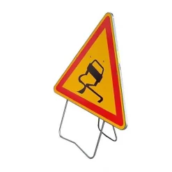 Panneau de signalisation AK4 temporaire - chaussée glissante
