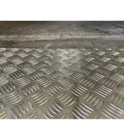 Plaque Aluminium Strié, ép. 2/3mm, Hauteur 35cm x Largeur 110cm