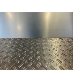 Plaque Aluminium Strié, ép. 2/3mm, Hauteur 35cm x Largeur 30cm