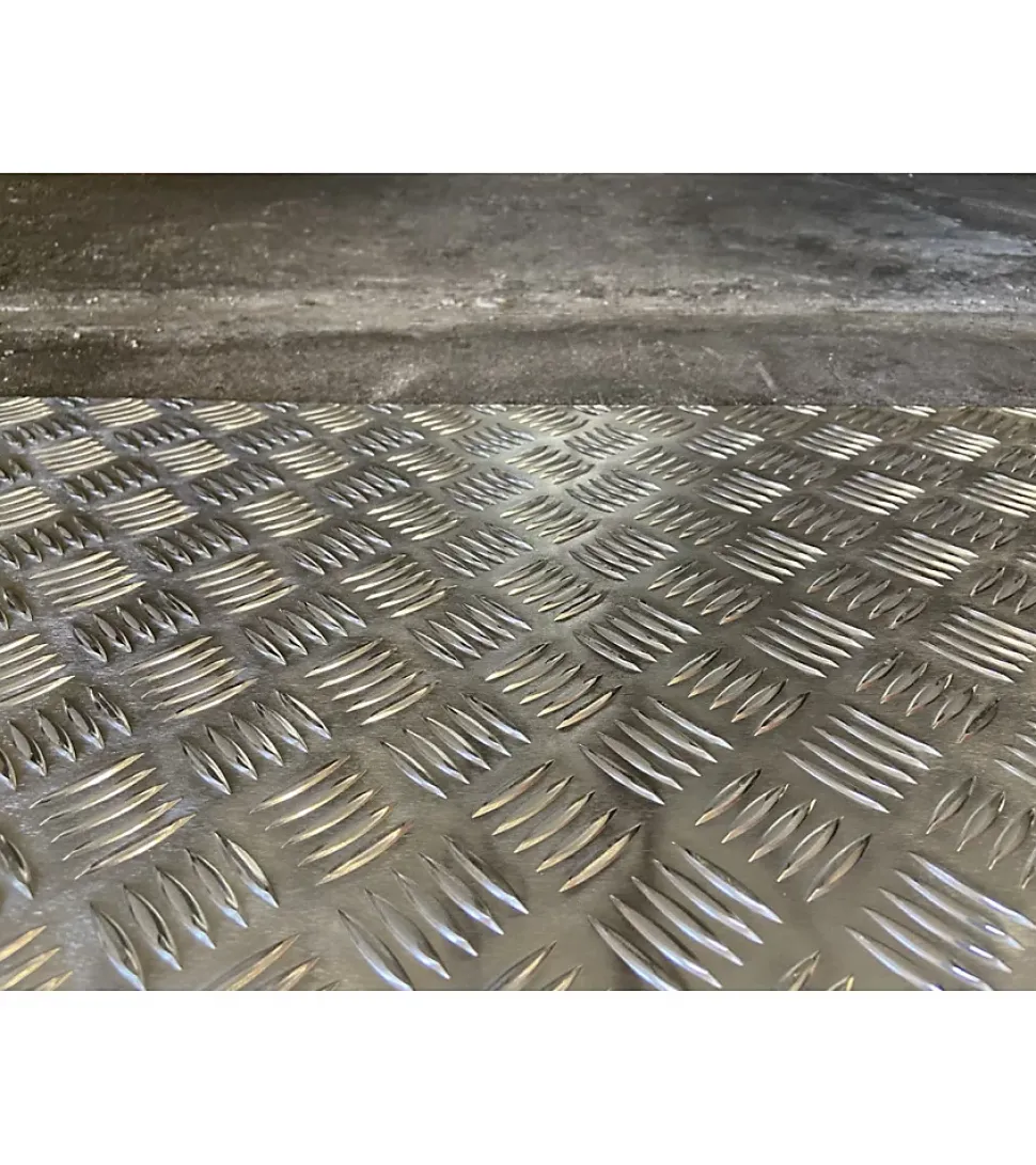 Plaque Aluminium Strié, ép. 2/3mm, Hauteur 25cm x Largeur 30cm