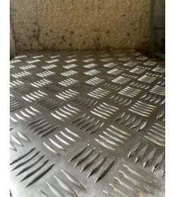 Plaque Aluminium Strié, ép. 2/3mm, Hauteur 35cm x Largeur 100cm