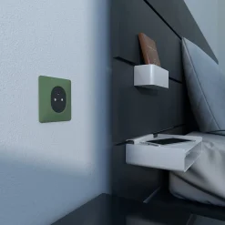 Plaque de finition 1 poste Schneider Electric Ovalis S320702B coloris vert forêt l.87 x P.10 x H.87 mm