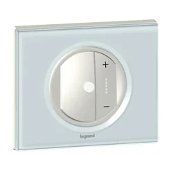 Plaque de finition 1 poste Legrand Céliane 0 693 11 coloris verre kaolin l.100 x P.8,5 x H.82 mm