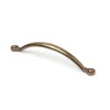 Poignée en zamak avec finition en cuir, dimensions: 175x16x36mm, inserts: 160mm-