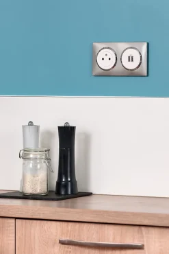 Prise avec terre affleurante Legrand Dooxie blanc carrée