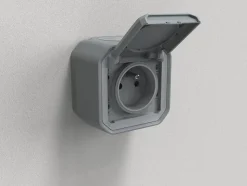 Prise Legrand Plexo gris en saillie 220V