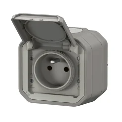 Prise Legrand Plexo gris en saillie 220V