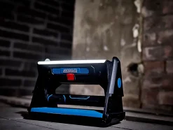 Projecteur de chantier Erbauer sur batterie 3000 lumens